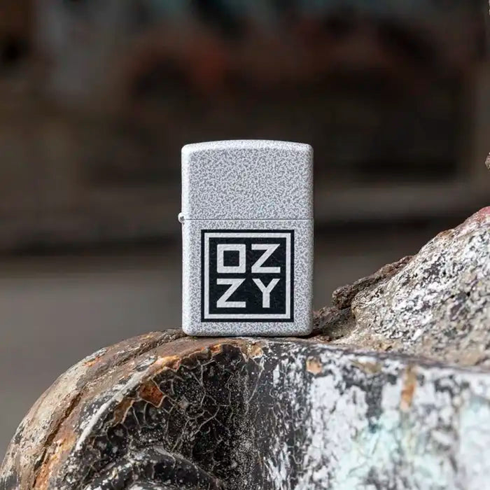 Zippo - Ozzy Osbourne "Ozzy Logo" - Briquet finition glacier