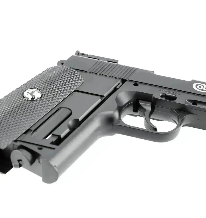 Colt Defender 4.5 mm Co2 Luftpistol Sort – Fullmetall og 16 skudds magasin - Game-On.no
