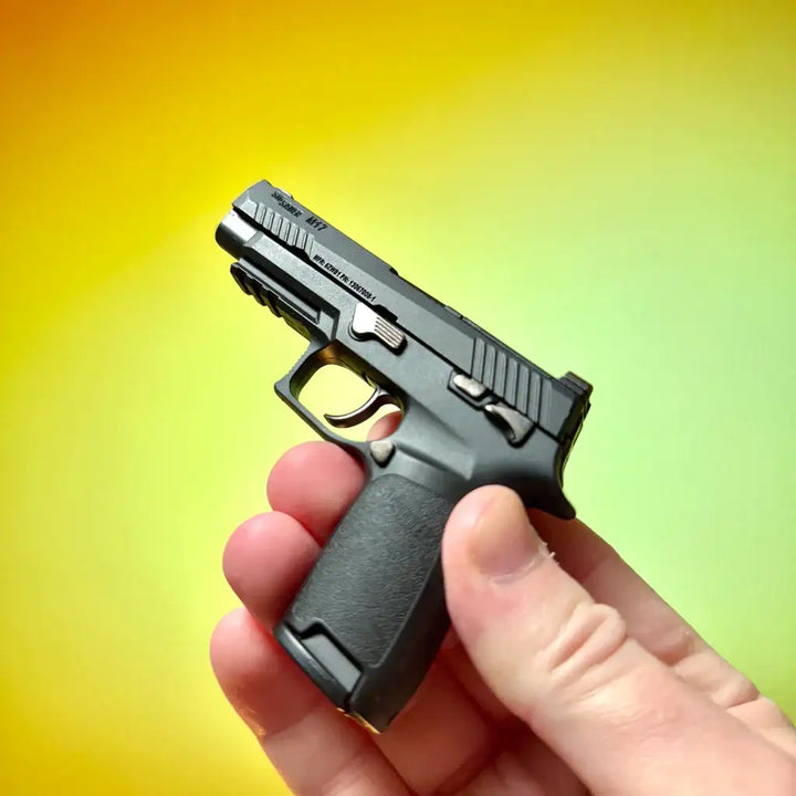 Goatguns - Mini Sig Sauer M17 Pistol - Svart - Replika Modell - Game-On.no