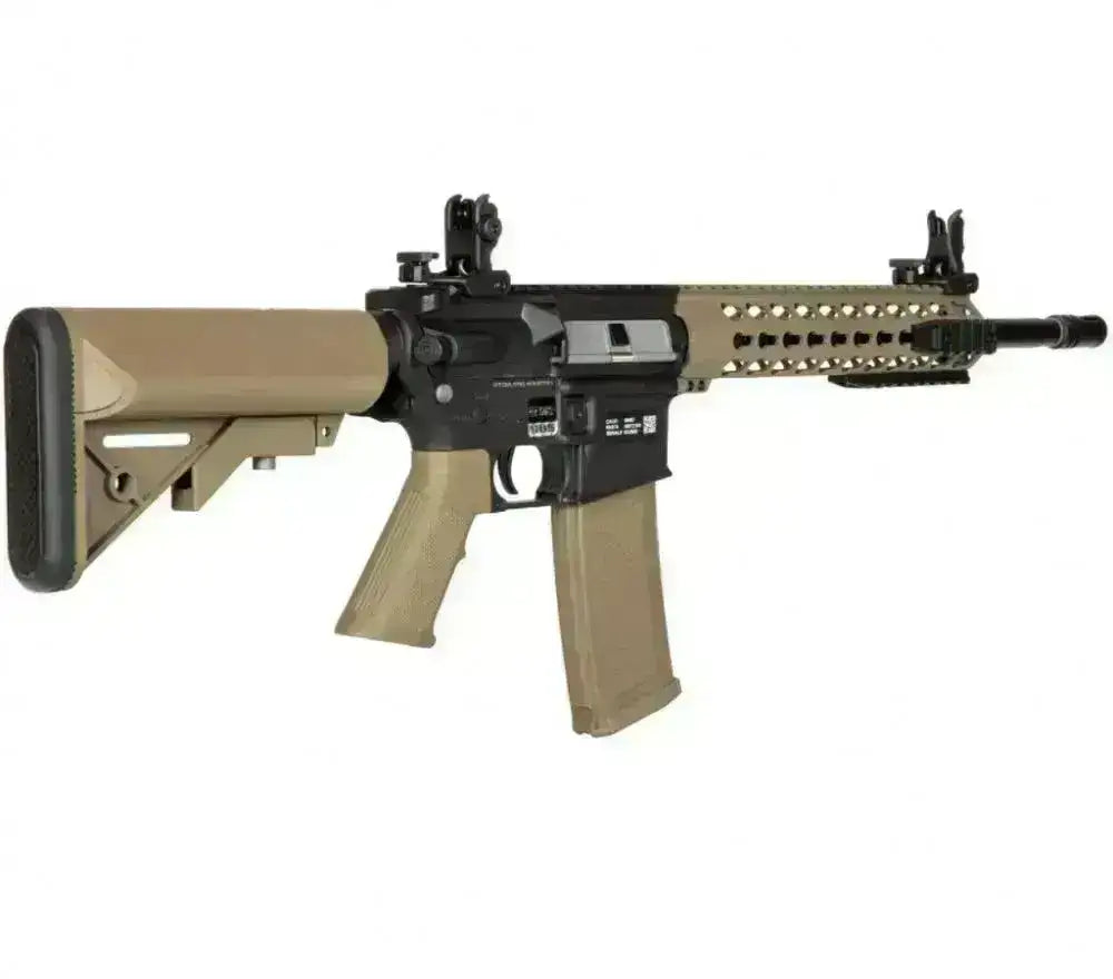 Specna Arms - F02 FLEX Elektrisk Softgunrifle - TAN/Svart - Game-On.no