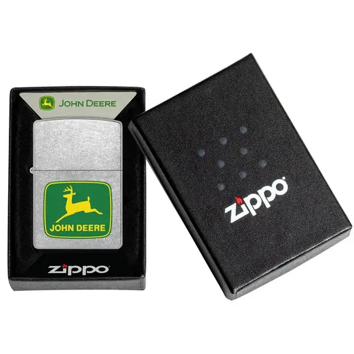 Zippo - John Deere Klassisk Logo - Street Chrome Lighter - Game-On.no
