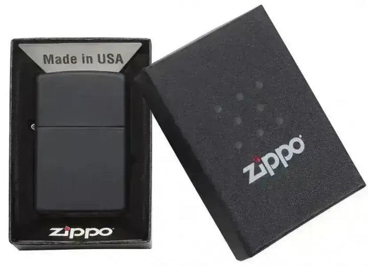 Zippo Lighter - Klassisk Matt Svart - Game-On.no